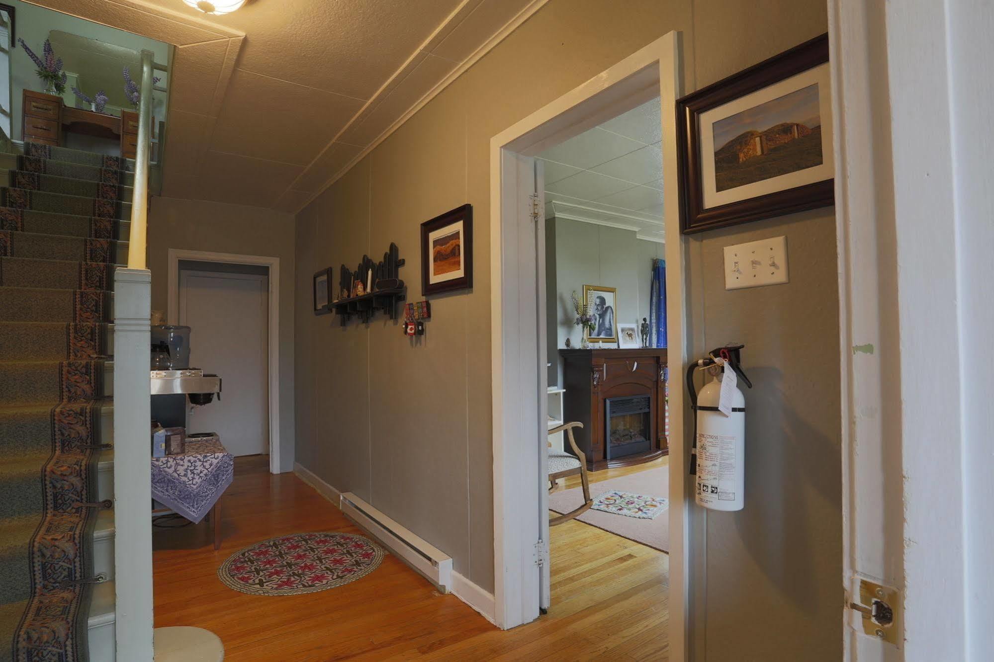 Meems Elliston B&B エクステリア 写真